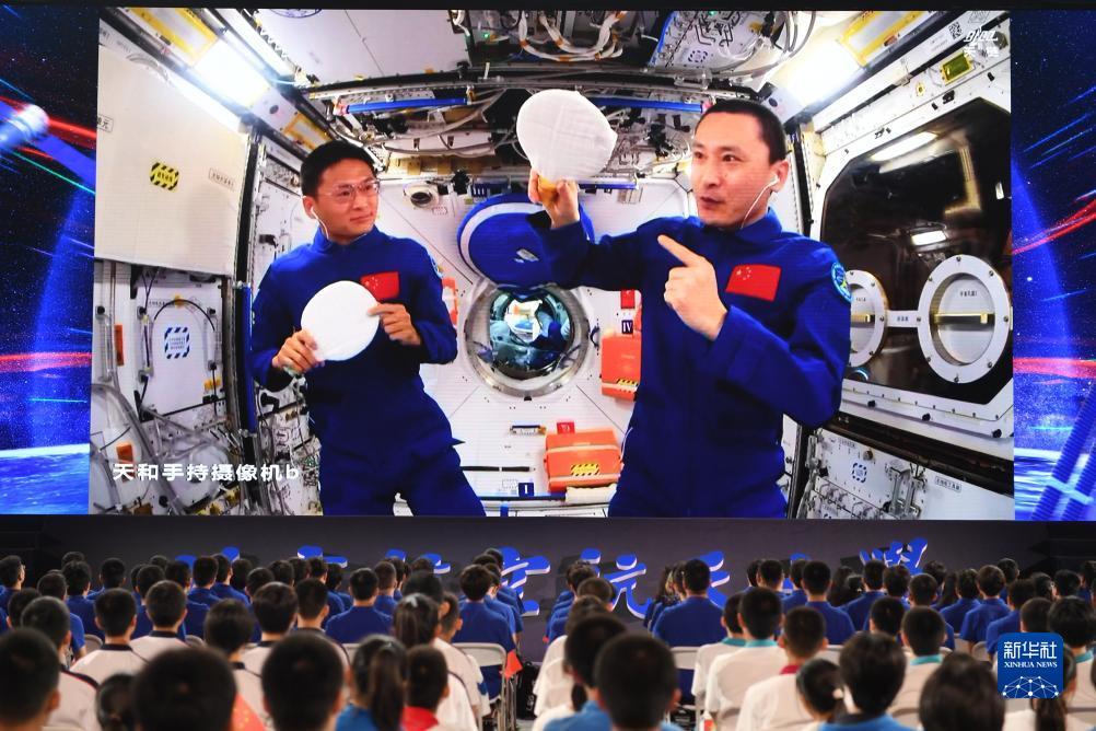 免费炸三张金花游戏下载豆子